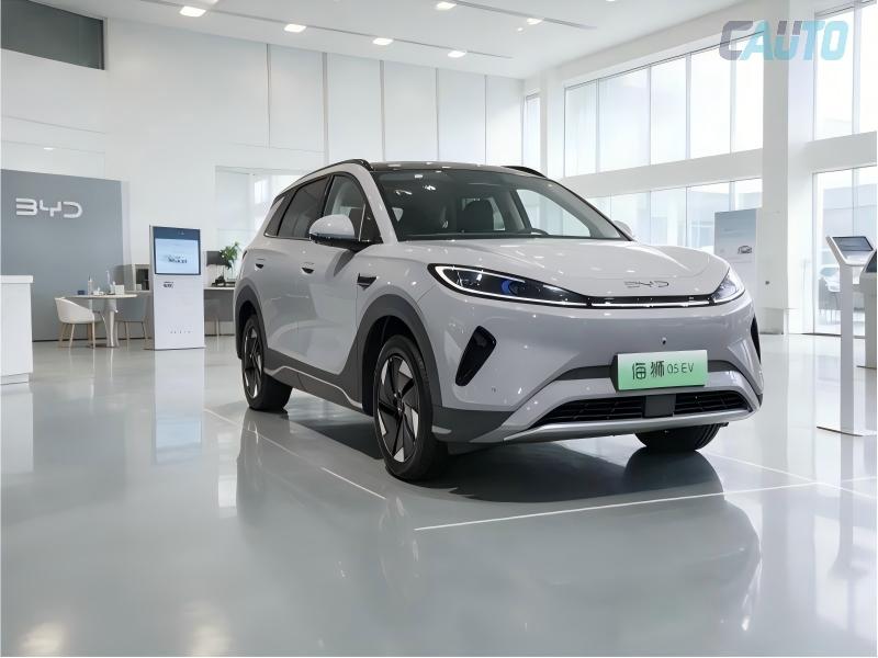 2026 BYD Sealion 5 DM-i compact SUV front three-quarter view, Ocean Aesthetics design with LED light bar